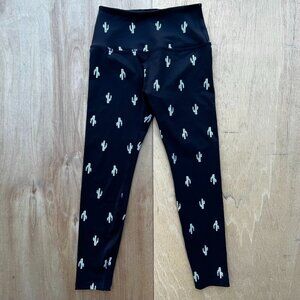 BEYOND YOGA LEGGINGS WOMEN’S sz S Black Silver Dizzy Cactus Print High Rise